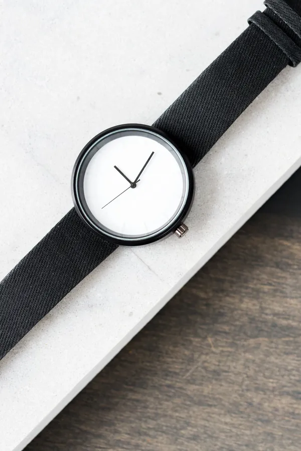 Beyaz Kadranlı Minimal Saat